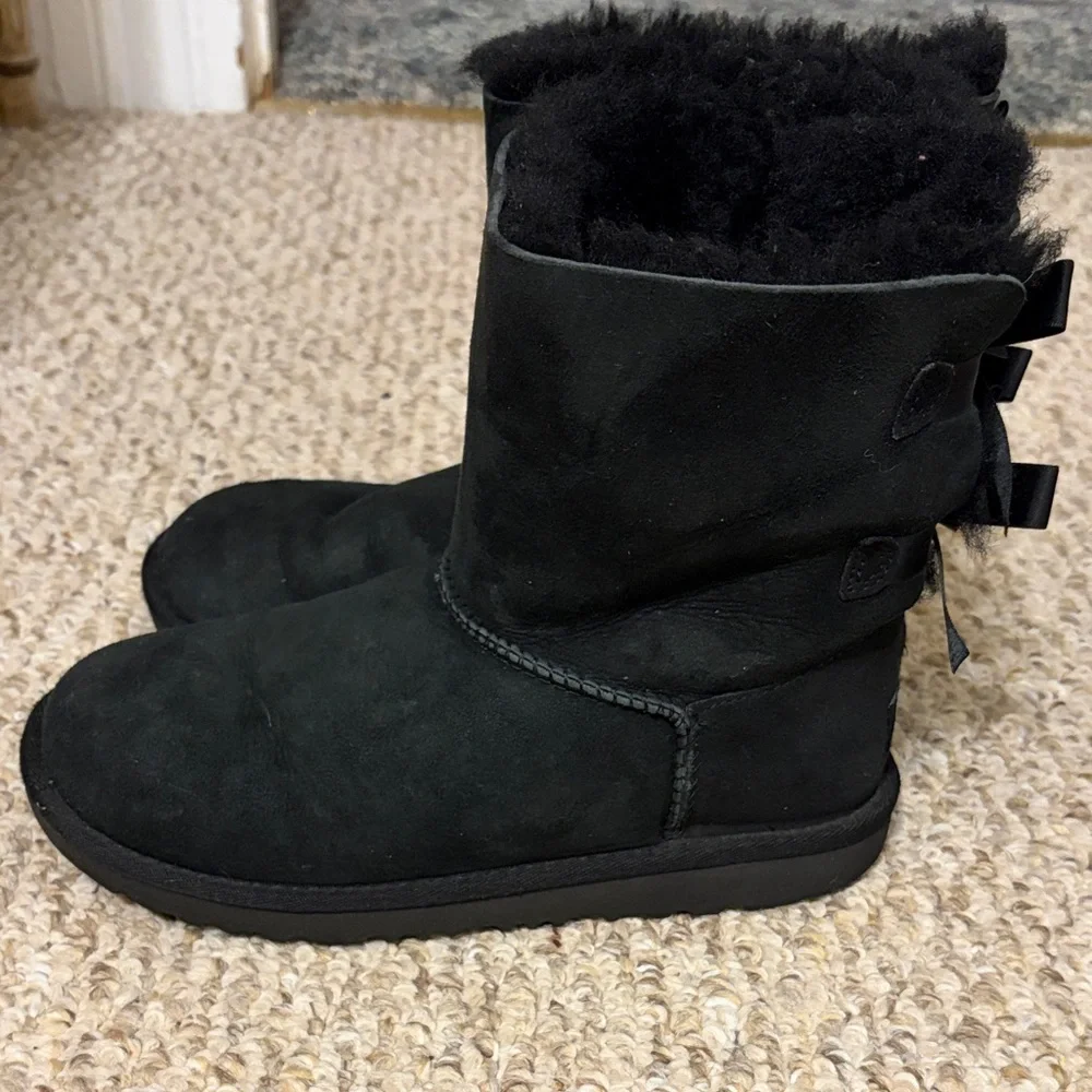 UGG Black Winter Boots with Shearling Lining - Picture 1 of 5